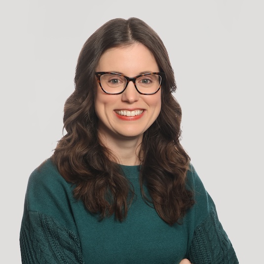 Woman in brown hair smiling